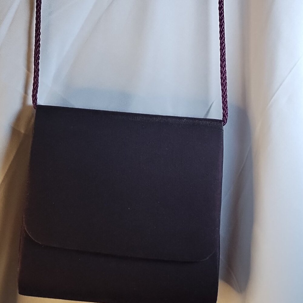 La Regale purse red